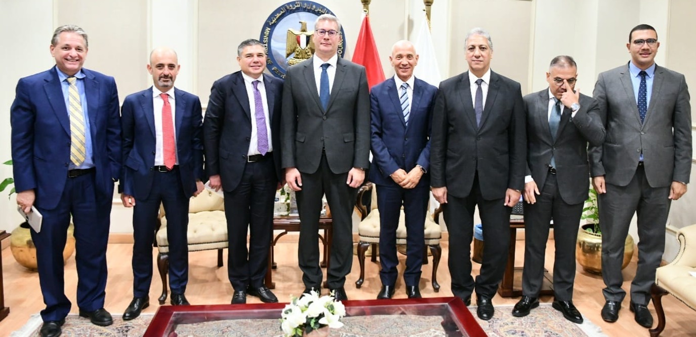 Badawi discusses energy transformation plans with Baker Hughes CEO

